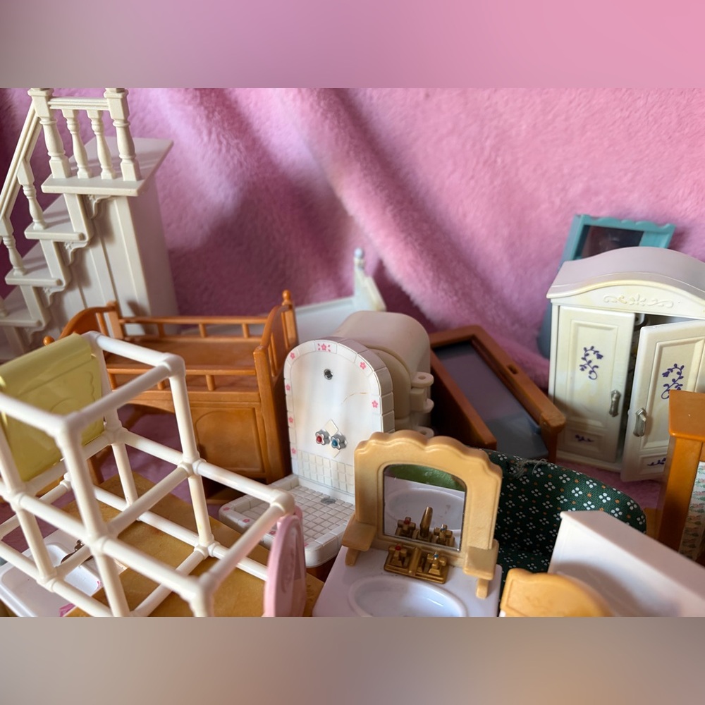 LOT of vintage calico critters furniture - Picture 3 of 9